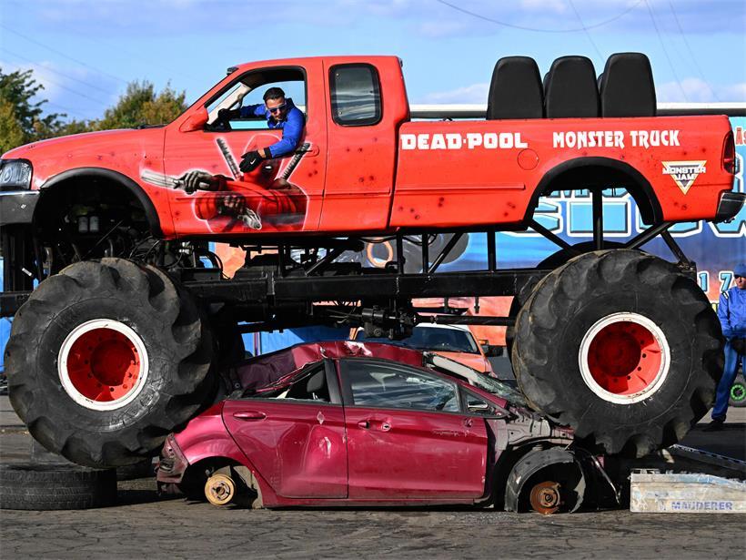 Rasante Stunts und Monstertrucks sorgen in Esch für Nervenkitzel