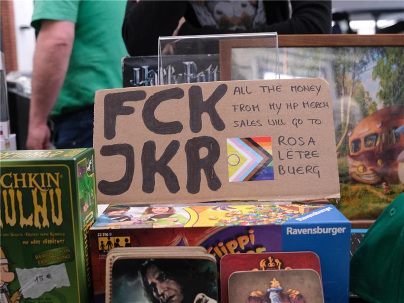 Ein Raum voller Geschichten – Ein Rundgang über den „Geek-Floumaart“ in der „Schungfabrik“