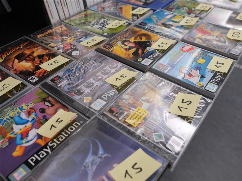 Ein Raum voller Geschichten – Ein Rundgang über den „Geek-Floumaart“ in der „Schungfabrik“