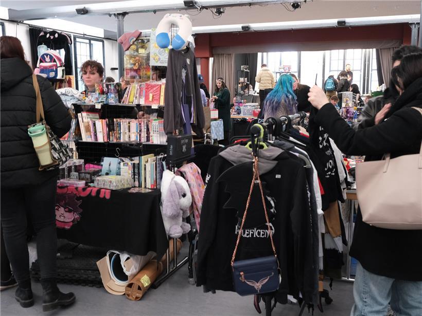 Ein Raum voller Geschichten – Ein Rundgang über den „Geek-Floumaart“ in der „Schungfabrik“