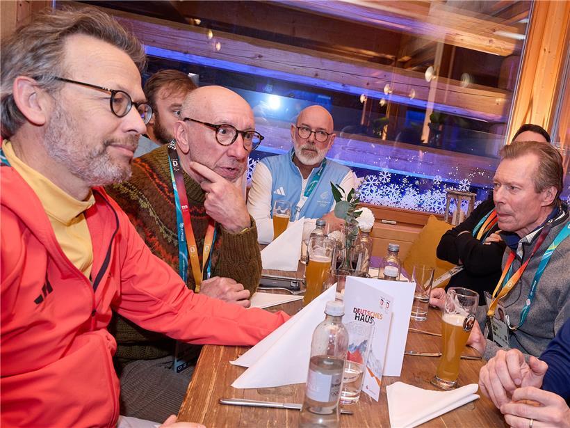Ehemaliger Großherzog Henri besucht Team Lëtzebuerg im olympischen Dorf