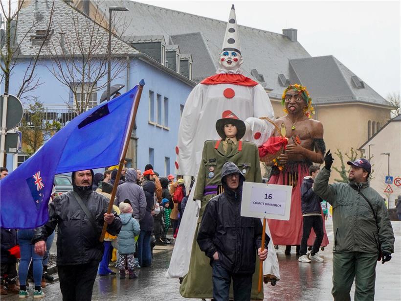 Trotz Regen: „Fuesboken“ feiern bei „Schëfflenger Kavalkad“