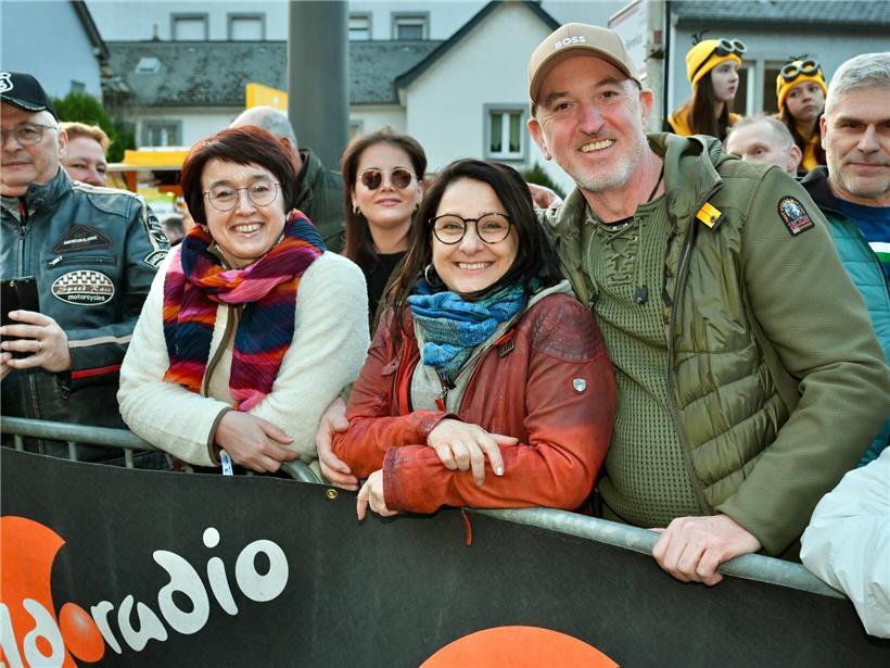 Mit Blick auf das Schloss: Tausende feiern bei der Nachtkavalkade in Clerf