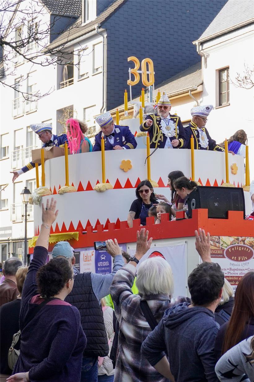 Einziger Kinderumzug im Land: Kinderkavalkade in Kayl lockt große und kleine Karnevalfans