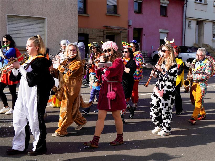 Einziger Kinderumzug im Land: Kinderkavalkade in Kayl lockt große und kleine Karnevalfans