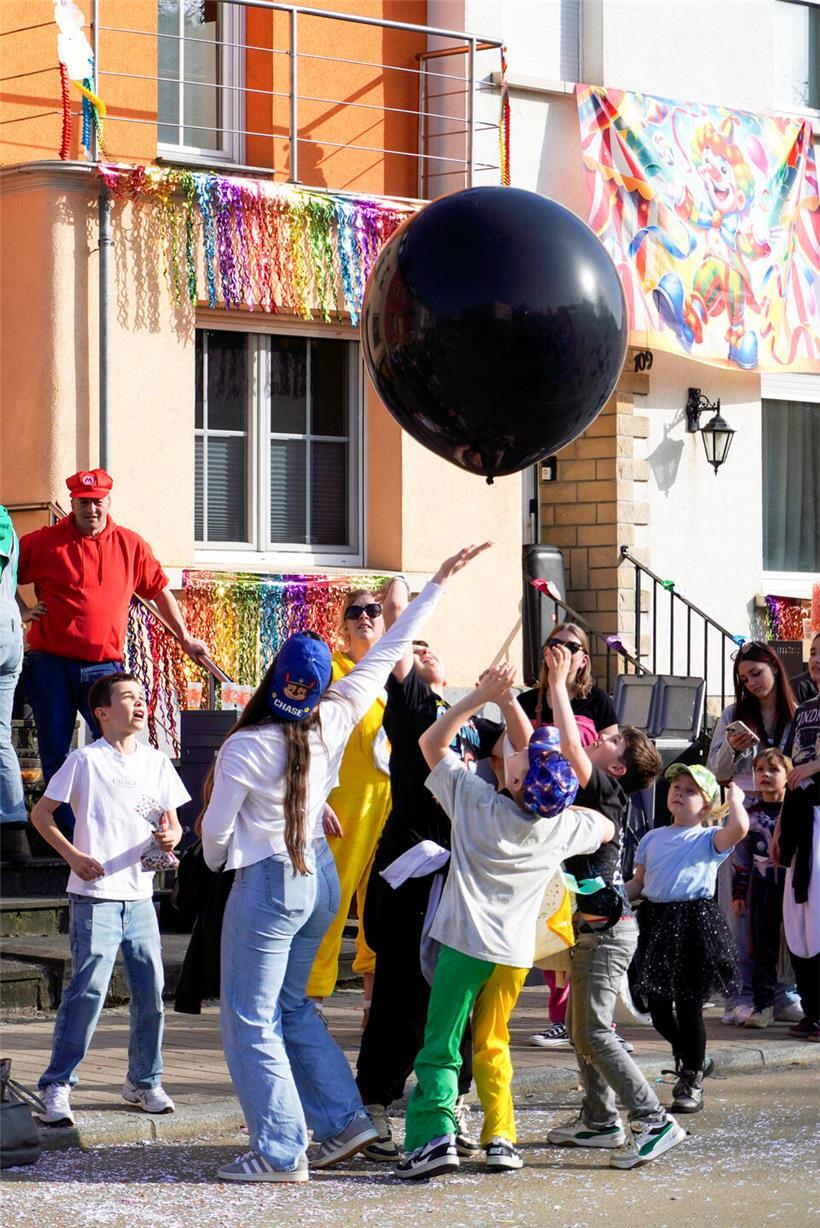 Einziger Kinderumzug im Land: Kinderkavalkade in Kayl lockt große und kleine Karnevalfans