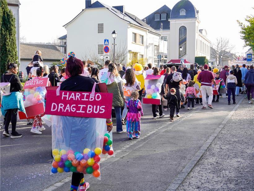 Einziger Kinderumzug im Land: Kinderkavalkade in Kayl lockt große und kleine Karnevalfans