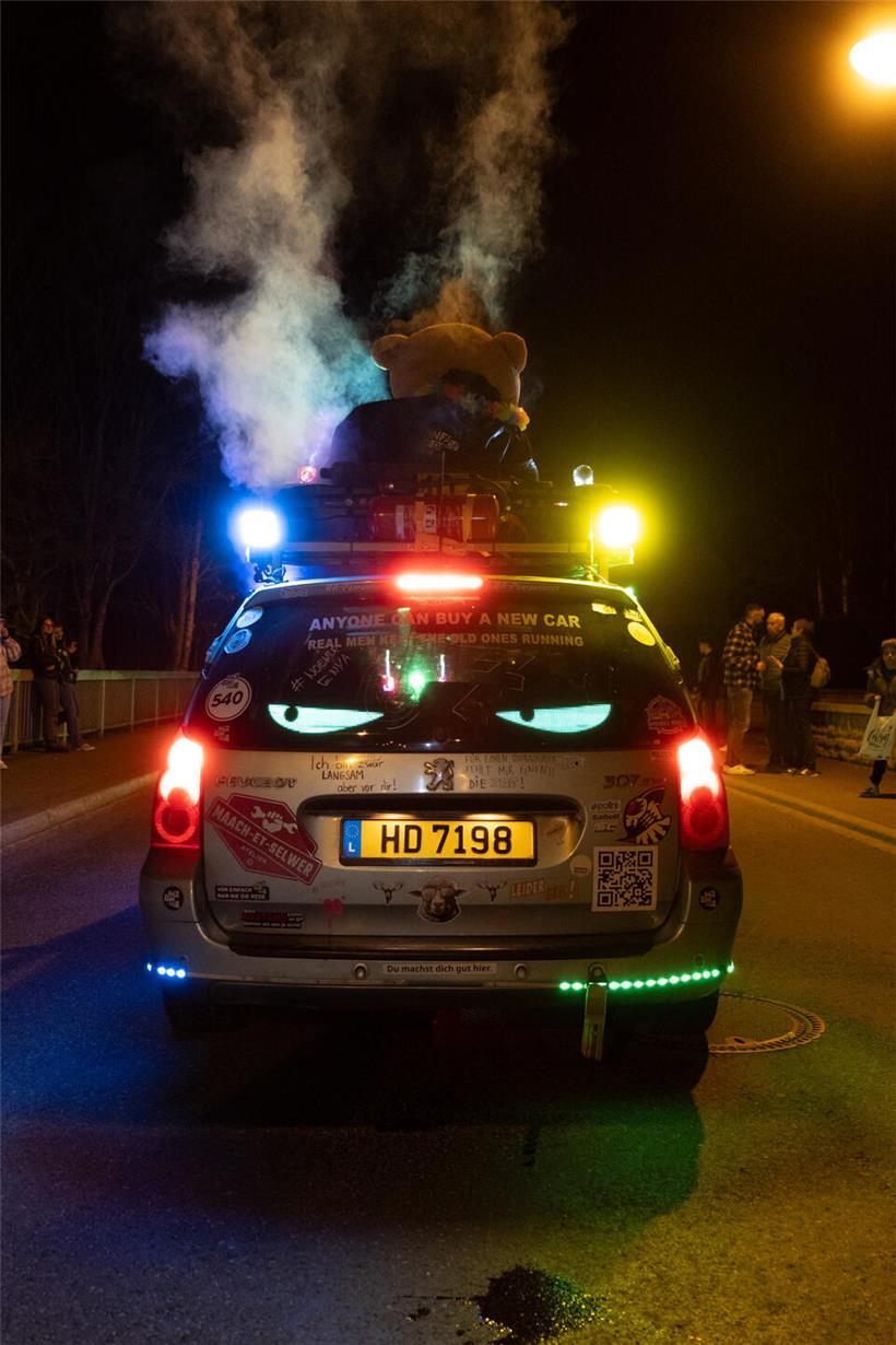 Von Göbelingen zum Schloss: „Fuesgecken“ bei der Nachtkavalkade in Koerich