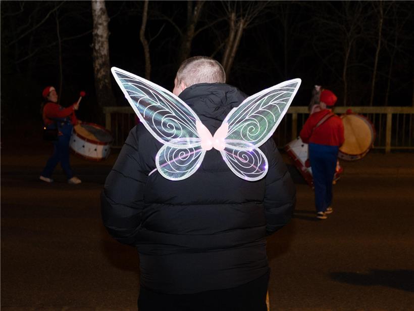 Von Göbelingen zum Schloss: „Fuesgecken“ bei der Nachtkavalkade in Koerich