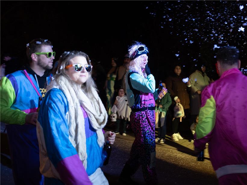 Von Göbelingen zum Schloss: „Fuesgecken“ bei der Nachtkavalkade in Koerich