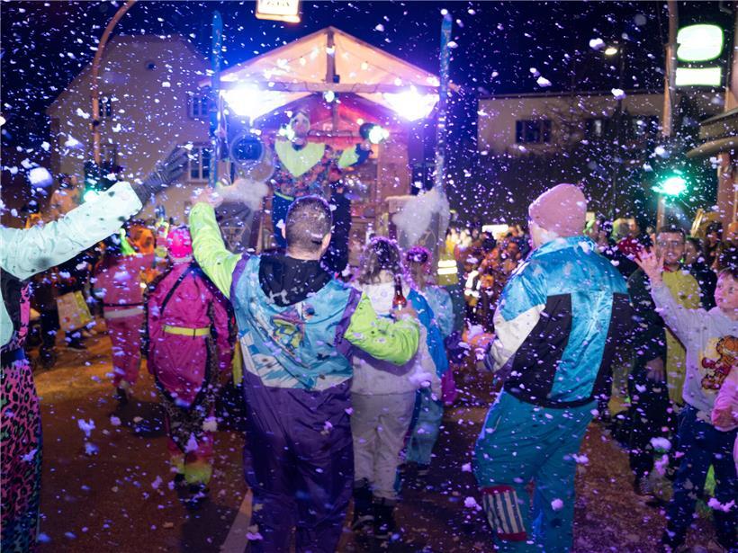 Von Göbelingen zum Schloss: „Fuesgecken“ bei der Nachtkavalkade in Koerich