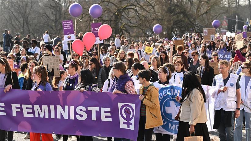 Beim „Fraestreik“ am 8. März rücken Aktivist*innen die körperliche und mentale Gesundheit von Frauen