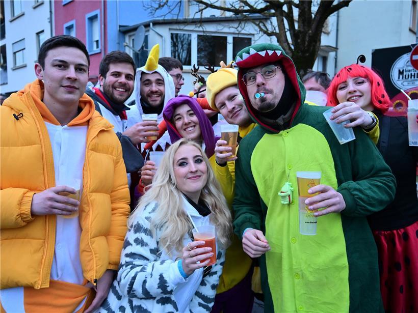 Leuchtender Abschluss der nächtlichen Fastnachsumzüge bei der „Nuetskavalkad“