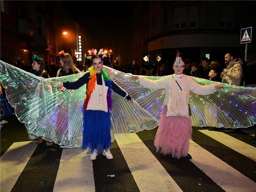 Leuchtender Abschluss der nächtlichen Fastnachsumzüge bei der „Nuetskavalkad“