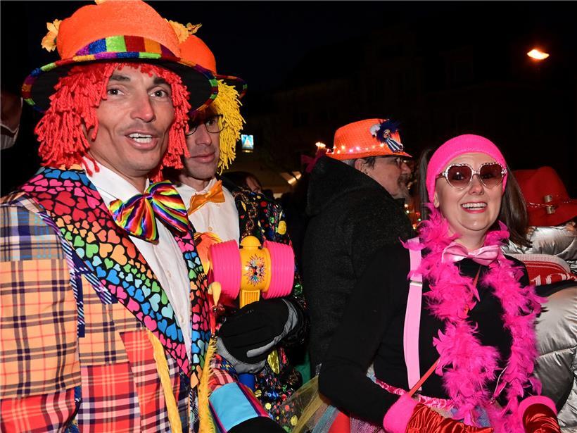 Leuchtender Abschluss der nächtlichen Fastnachsumzüge bei der „Nuetskavalkad“