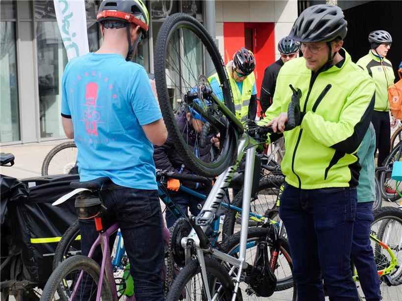 Menschen auf dem Rad erobern Düdelingen bei „Critical Mass“ am Samstag