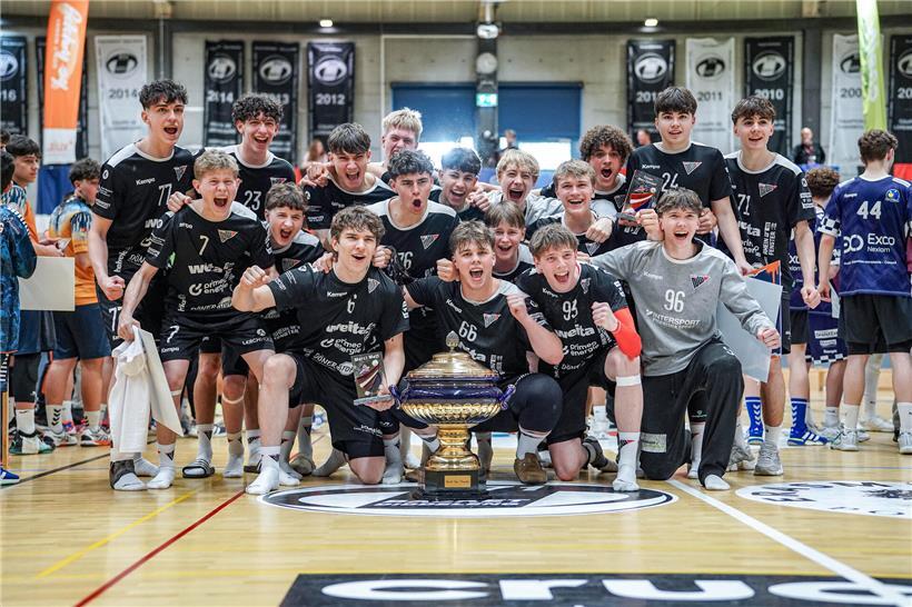 Schweizer Handballer jubeln beim 38. Youth Cup