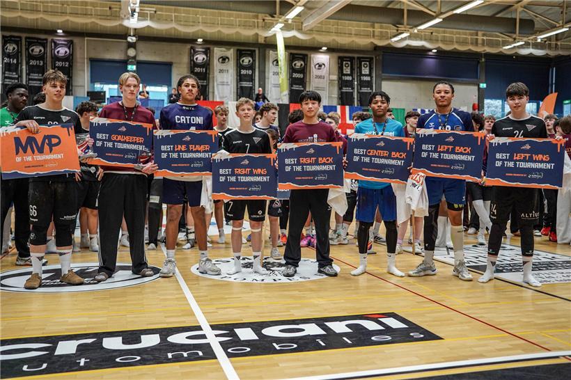 Schweizer Handballer jubeln beim 38. Youth Cup