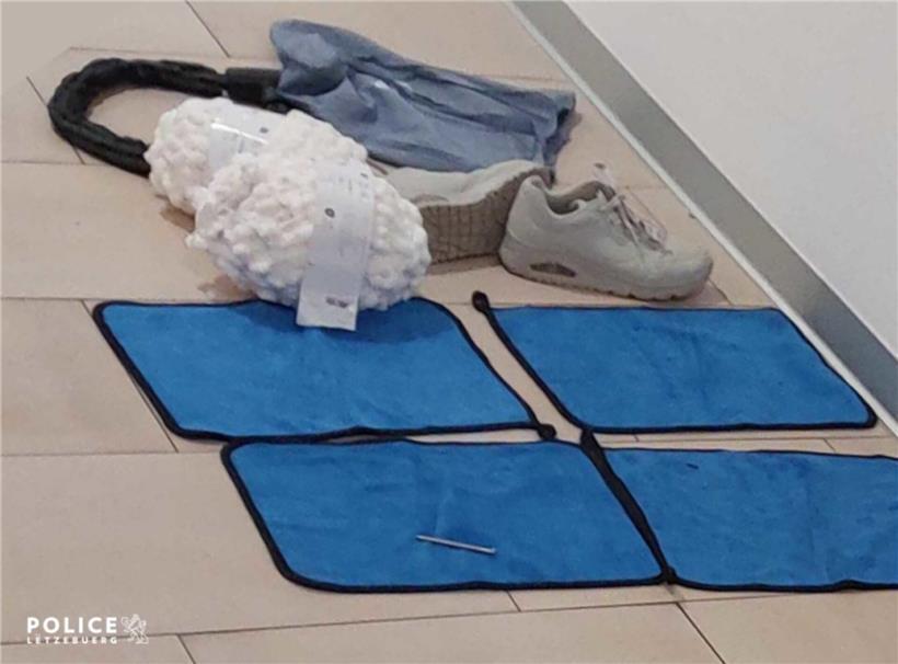 Mit Koffern auf dem E-Bike: Polizei sucht Besitzer gestohlener Gegenstände