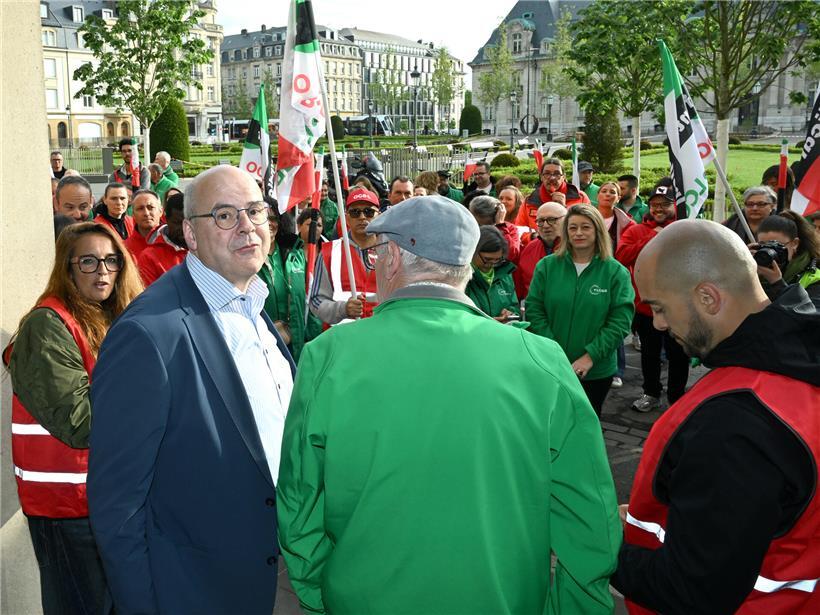 Gewerkschaftsunion überrascht Arbeitsminister mit Protestaktion