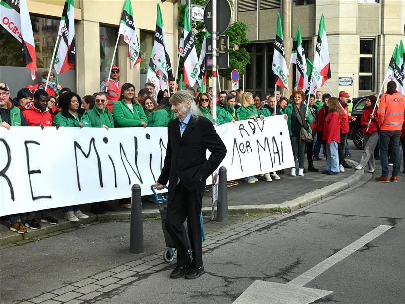 Gewerkschaftsunion überrascht Arbeitsminister mit Protestaktion