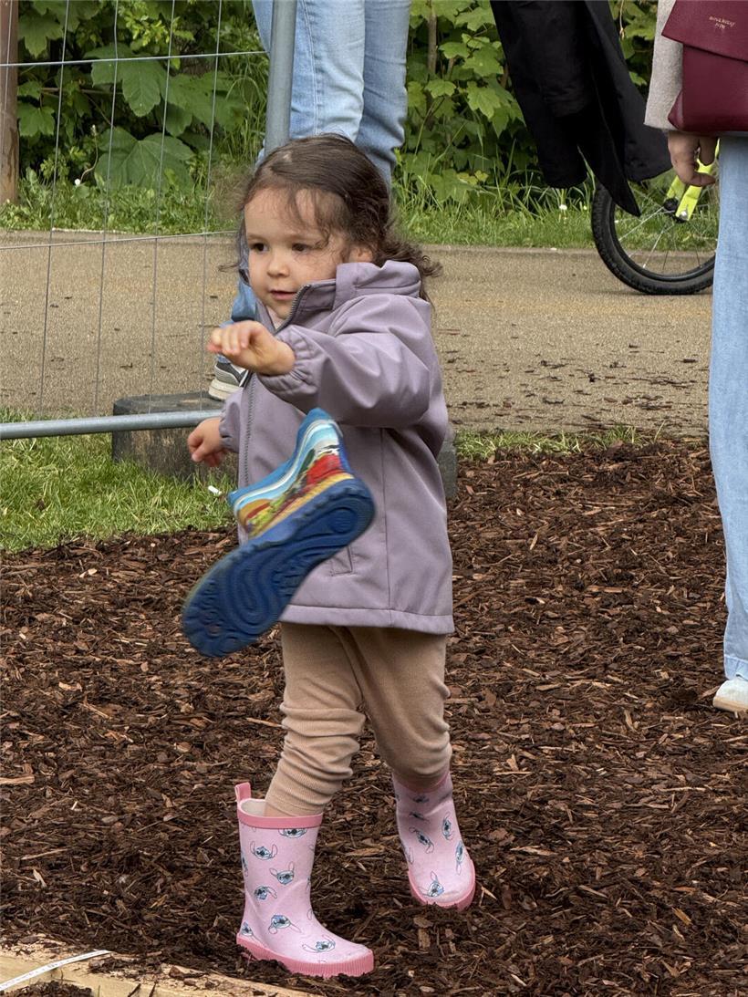Kayl lässt Gummistiefel fliegen und stellt neue Bestmarke auf