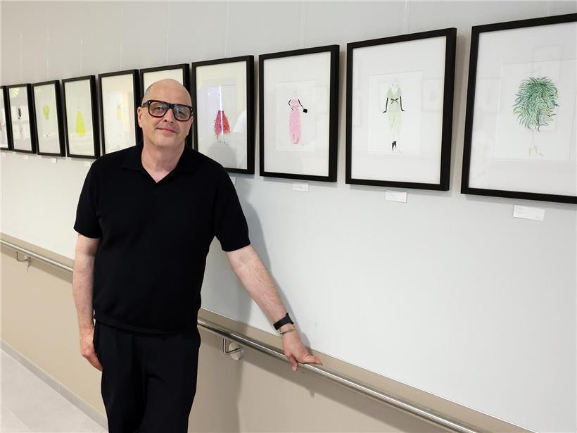 Mode-Illustrator Olaf Borchard inspiriert Seniorinnen zu eigenen „Miss Woiwer“-Kreationen