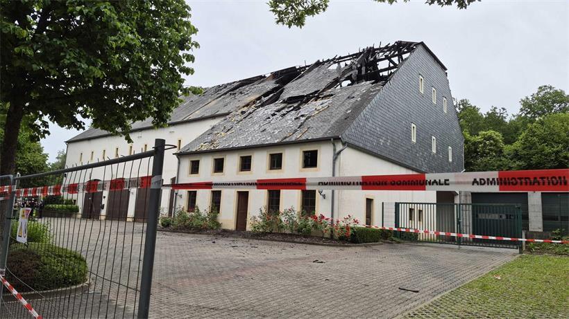 Sporthalle in Lultzhausen nach Brand einsturzgefährdet