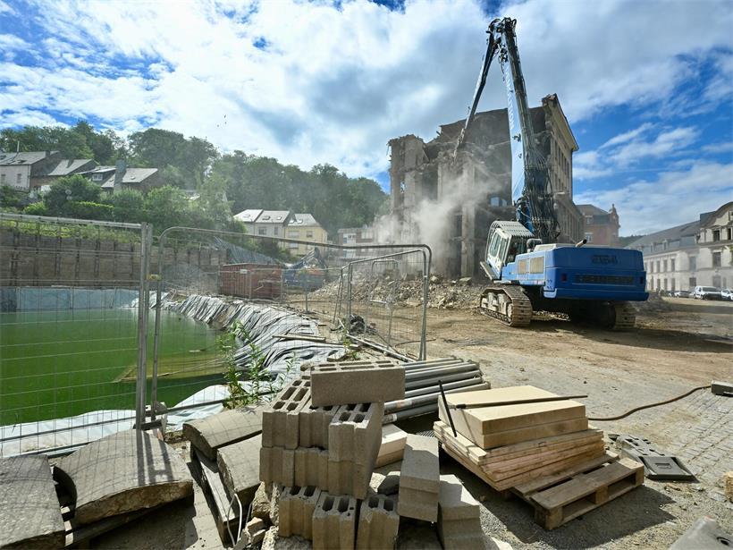 Abriss des Rathauses hat begonnen