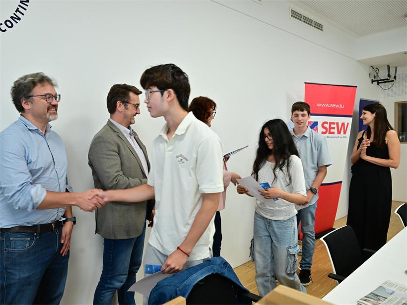 Schüler setzen sich mit einem möglichen Social-Media-Verbot auseinander