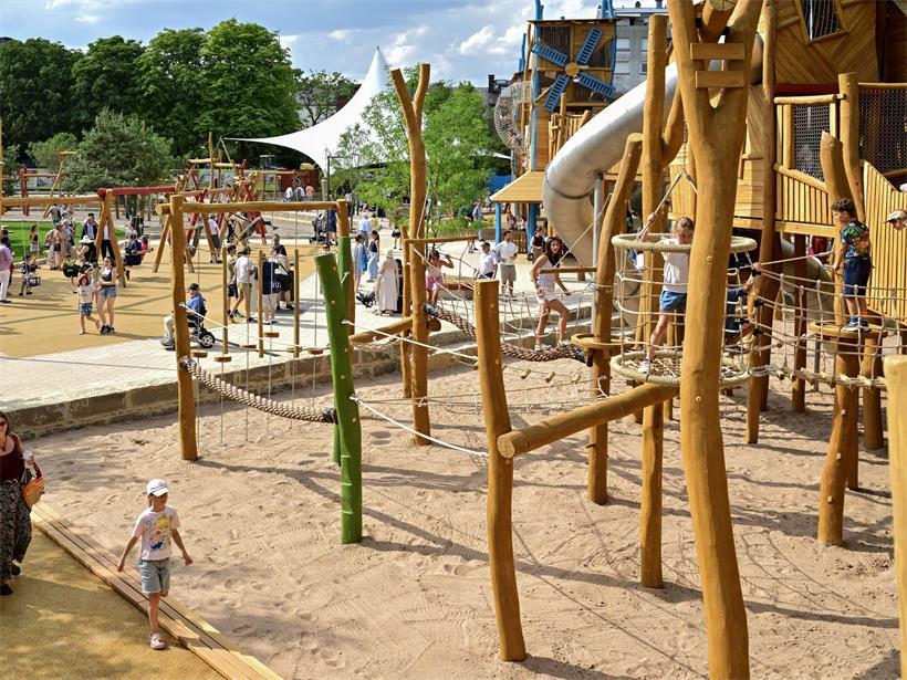 Neuer Spielplatz eröffnet: „Dass et esou bombastesch gëtt, hätte mir net geduecht“
