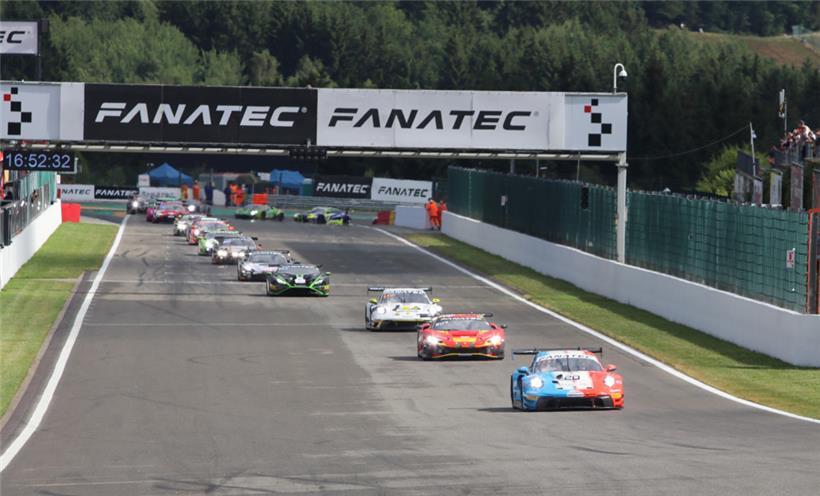 Wechselnde Wetterbedingungen bedingten einen Rennstart hinter dem Safetycar: Es ...