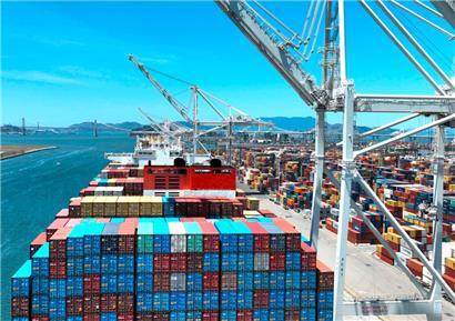 Wegen Russlands Krieg ist die Weltwirtschaft auf einen Pfad niedrigeren Wachstums und höherer Inflation geraten
