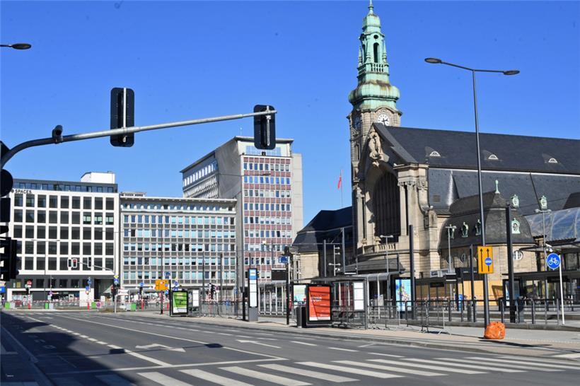 Wegen der Entschärfung einer Bombe blieb der hauptstädtische Bahnhof den ganzen Montagmittag über menschenleer
