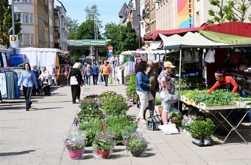 Wegen der Kirmes momentan am Brill-Platz: der Markt in Esch
