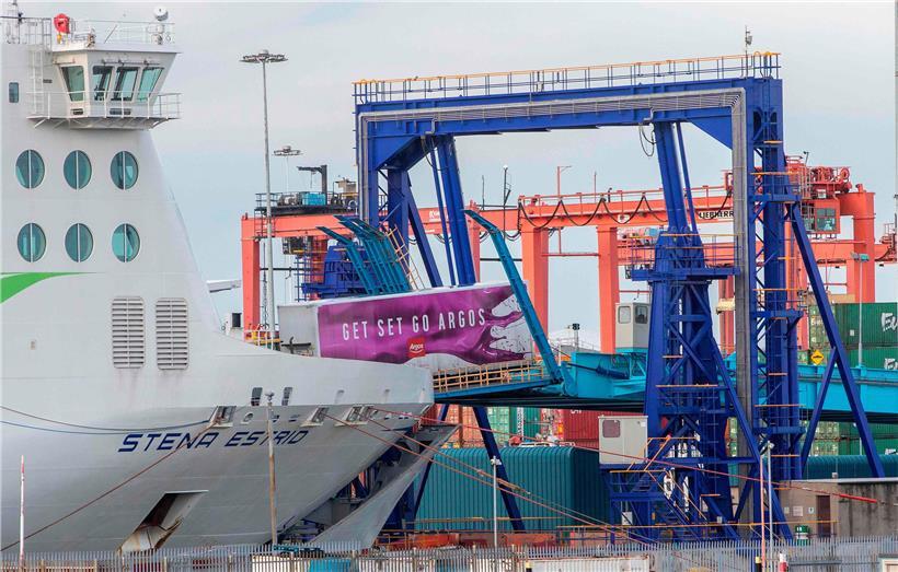 Wegen der durch den Brexit an der nordirischen Grenze auftretenden Schwierigkeiten bringen Spediteure ihre Waren aus dem Norden von Wales nach Dublin (hier im Hafen der irischen Hauptstadt), was offenbar die Versorgungskette in Nordirland gefährdet
