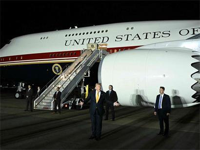 Wegen einer Morddrohung aus dem Iran soll US-Präsident Trump heimlich das Flugzeug gewechselt haben