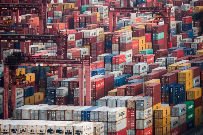 Wegen einer schwachen Dynamik auf den Weltmärkten sind die Exporte Chinas im Vorjahresvergleich um 12,4 Prozent auf rund 285 Milliarden US-Dollar eingebrochen
