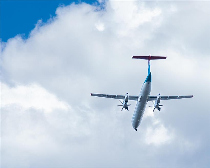 Luxair-Flugzeuge am Flughafen mit Hinweis auf Streik in Italien und Flugausfälle am Freitag