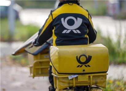 Wegen hohen Kosten baut die Deutsche Post bis zum Jahresende 8.000 Stellen ab
