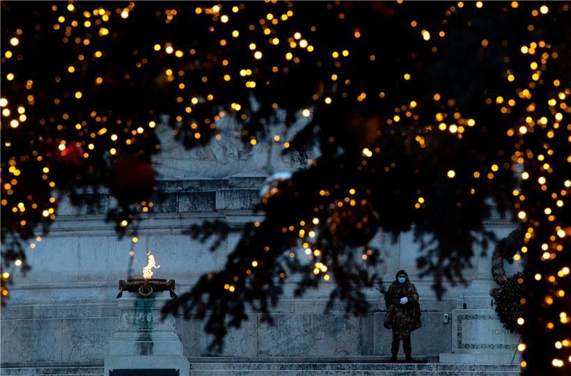 Weihnachtsbaum in Rom: Italiens Regierung rief ihre Bürger dazu auf, nur Familienmitglieder einzuladen
