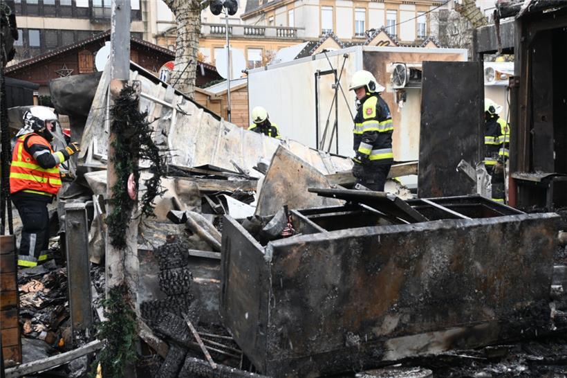 Weihnachtsbuden in Trümmern