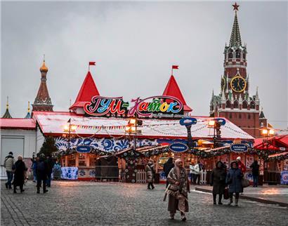 Weihnachtsmarkt auf dem Roten Platz in Moskau: Auch die kleinen und mittleren Unternehmen leiden unter den wegen des Ukraine-Krieges verhängten Sanktionen
