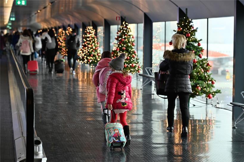 Weihnachtszeit ist Reisezeit. Gut, wenn Verbraucher dann wissen, welche Rechte s...