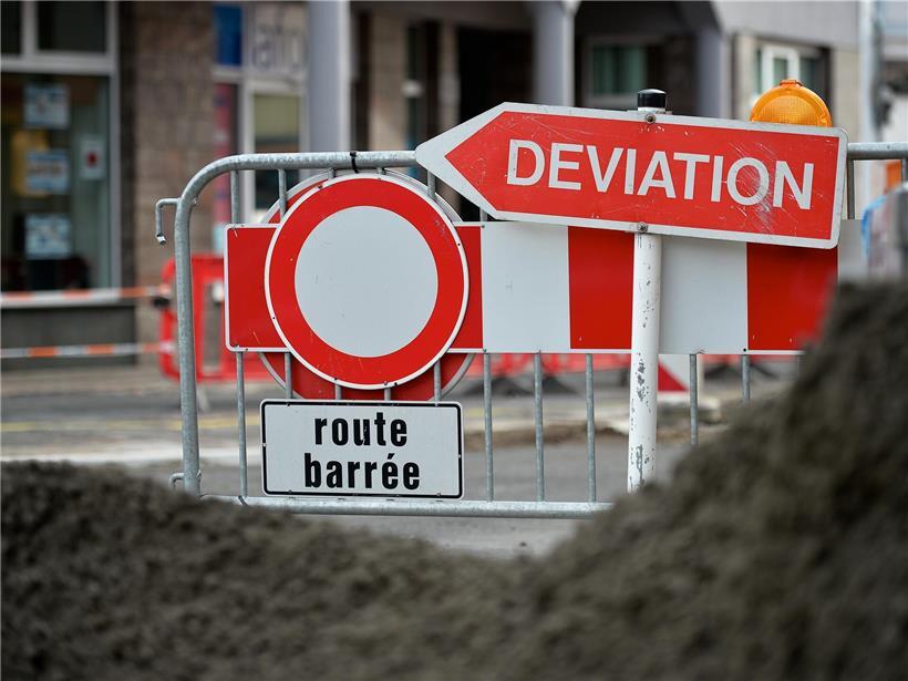Baustelle auf der N13 mit neuer Deckschicht, Verkehrseinschränkungen vom 29. Mai bis 1. Juni sichtbar