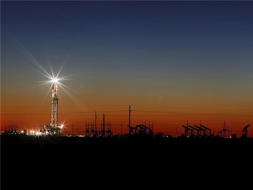 Grafik zeigt mögliche wirtschaftliche Auswirkungen des VAE-Austritts aus der OPEC auf den Ölmarkt und globale Energiepreise