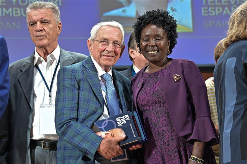 Weltrekordläuferin Tegla Lorupe an der Seite von sportspress.lu-Präsident Petz Lahure
