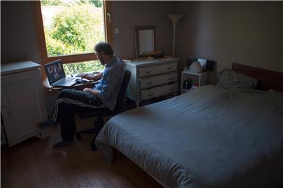 Wenn Lohnabhängige sich nicht mehr gegenseitig über ihre Arbeitsbedingungen austauschen können, stellt die räumliche Trennung bei der Telearbeit ein erhebliches Hindernis für die gewerkschaftliche Organisation dar
