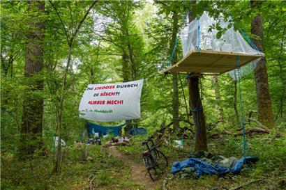 Wenn Natur zerstört wird, ist Protest erlaubt. Ziviler Ungehorsam gegen politische Entscheidungen trägt zur Stärkung der Demokratie bei.
