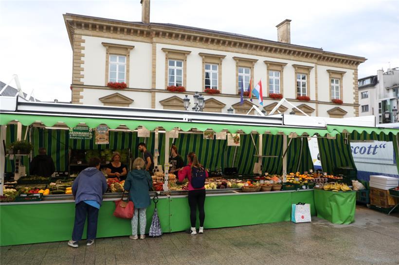 Wenn auch ab dem 8. Dezember ein weiterer Weihnachtsmarkt vor dem hauptstädtischen Rathaus organisiert wird, bleibt trotzdem Platz für die Stände des „Stater Maart“
